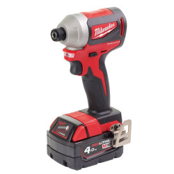 Акумулаторен ударен гайковерт MILWAUKEE M18CBLID-402C